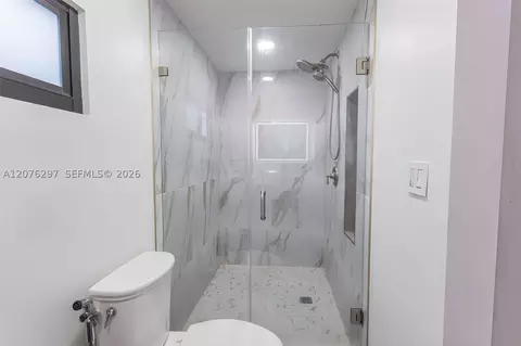 Bath - 233 W 39th Pl, Hialeah, FL 33012 photo 4 of 5