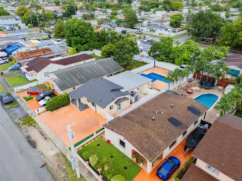 View/Area - 233 W 39th Pl, Hialeah, FL 33012 photo 2 of 10