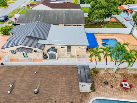 View/Area - 233 W 39th Pl, Hialeah, FL 33012 photo 5 of 10