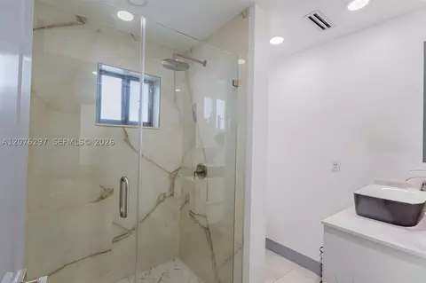 Bath - 233 W 39th Pl, Hialeah, FL 33012 photo 1 of 5