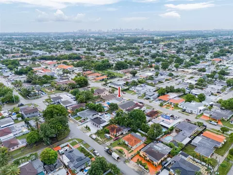 View/Area - 233 W 39th Pl, Hialeah, FL 33012 photo 9 of 10