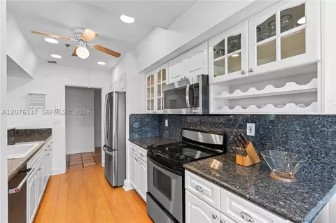 Kitchen - Undisclosed, Key Biscayne, FL 33149 photo 3 of 6
