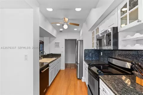 Kitchen - Undisclosed, Key Biscayne, FL 33149 photo 2 of 6
