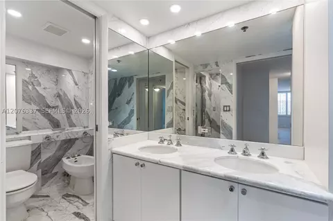 Bath - Undisclosed, Key Biscayne, FL 33149 photo 3 of 7