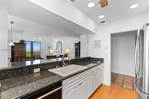 Kitchen - Undisclosed, Key Biscayne, FL 33149 photo 4 of 6