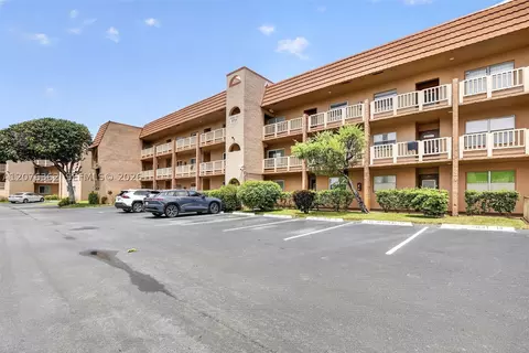 9721 Sunrise Lakes Blvd #102, Sunrise, FL 33322