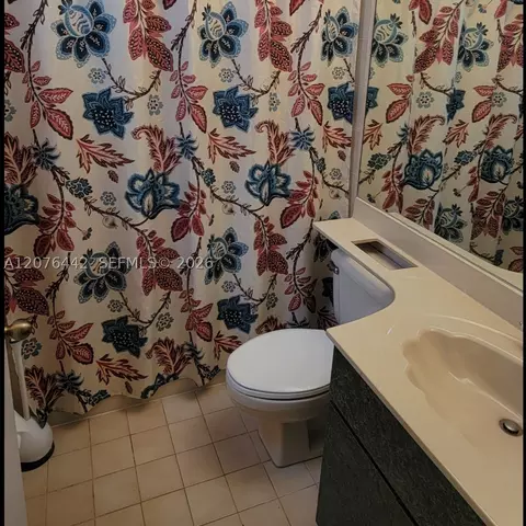 Bath - 2121 W 54th St, Hialeah, FL 33016 photo 2 of 2