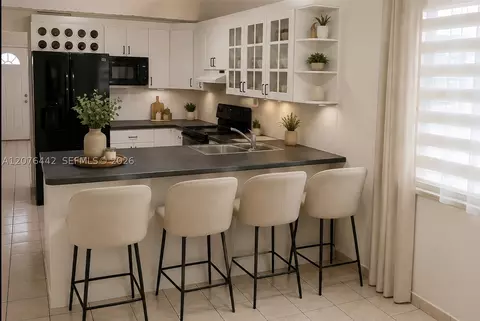 Kitchen - 2121 W 54th St, Hialeah, FL 33016 photo 1 of 2