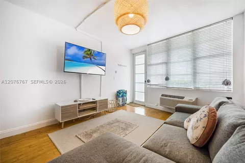 300 74th St #6, Miami Beach, FL 33141