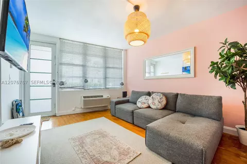 300 74th St #6, Miami Beach, FL 33141