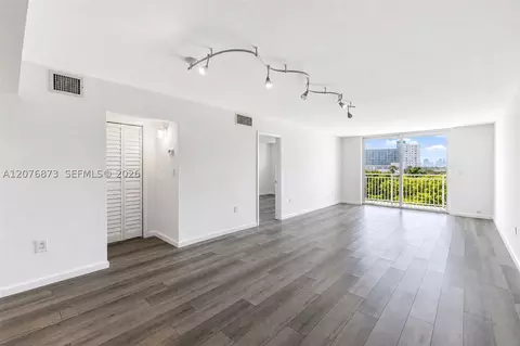 1045 10th St #604, Miami Beach, FL 33139
