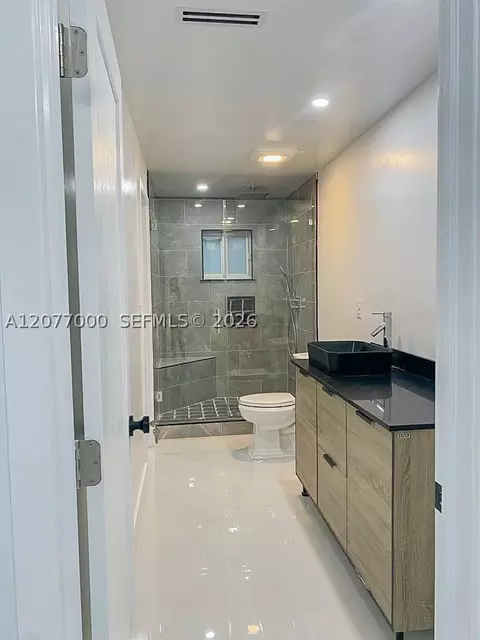 Bath - 350 W 16th St, Hialeah, FL 33010 photo 5 of 5