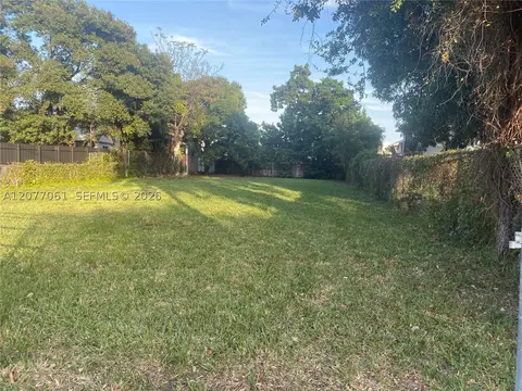 209 NW 17th Pl, Miami, FL 33125