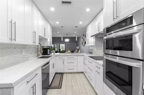 1064 NW 97th Ave #219, Pembroke Pines, FL 33024