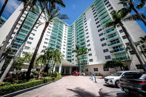 3801 S Ocean Dr #5A, Hollywood, FL 33019