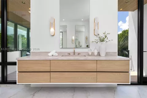 Bath - 6200 SW 123rd Ter, Pinecrest, FL 33156 photo 4 of 11