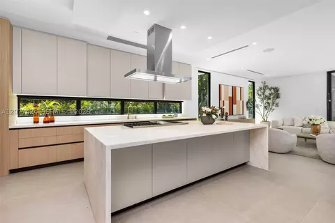 Kitchen - 6200 SW 123rd Ter, Pinecrest, FL 33156 photo 4 of 6