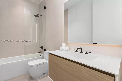 Bath - 6200 SW 123rd Ter, Pinecrest, FL 33156 photo 8 of 11