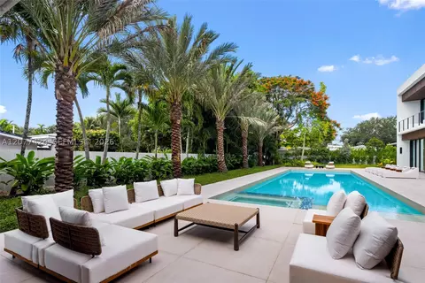 Exterior - 6200 SW 123rd Ter, Pinecrest, FL 33156 photo 10 of 15