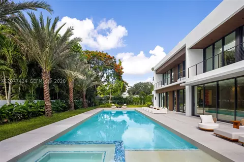 Exterior - 6200 SW 123rd Ter, Pinecrest, FL 33156 photo 9 of 15