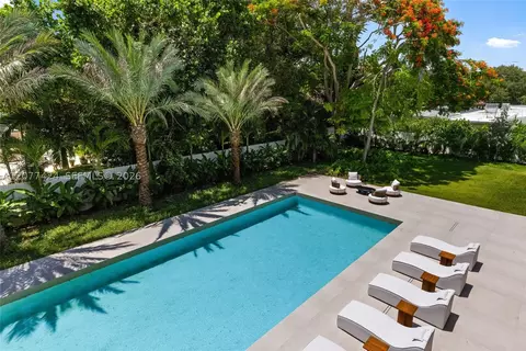 Exterior - 6200 SW 123rd Ter, Pinecrest, FL 33156 photo 5 of 15