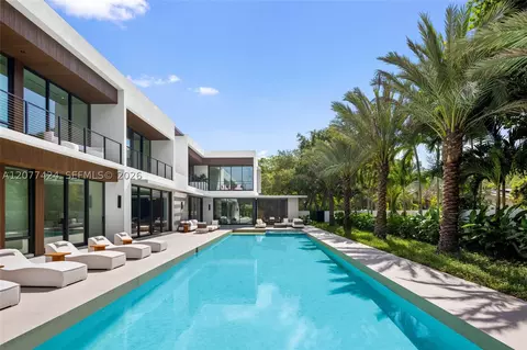 Exterior - 6200 SW 123rd Ter, Pinecrest, FL 33156 photo 8 of 15
