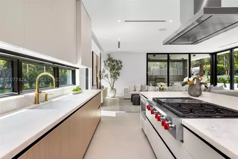 Kitchen - 6200 SW 123rd Ter, Pinecrest, FL 33156 photo 5 of 6