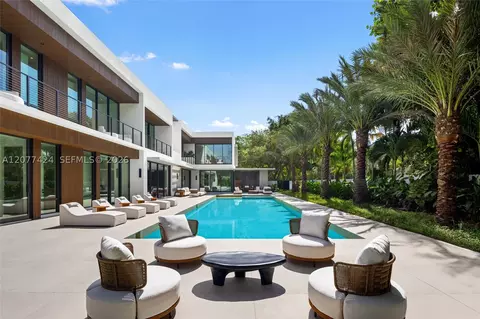 Exterior - 6200 SW 123rd Ter, Pinecrest, FL 33156 photo 13 of 15