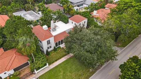 View/Area - 1202 Granada Blvd, Coral Gables, FL 33134 photo 4 of 4