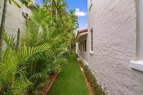 Exterior - 1202 Granada Blvd, Coral Gables, FL 33134 photo 8 of 10
