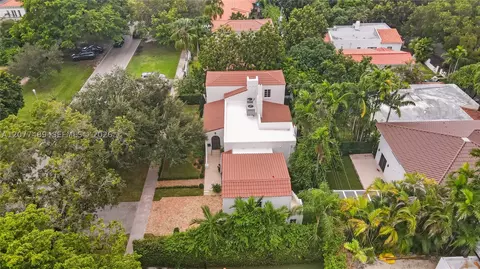 View/Area - 1202 Granada Blvd, Coral Gables, FL 33134 photo 2 of 4