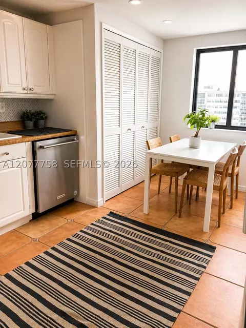 Kitchen - Undisclosed, Key Biscayne, FL 33149 photo 2 of 2