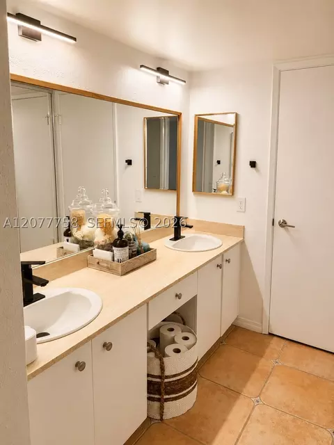 Bath - Undisclosed, Key Biscayne, FL 33149 photo 1 of 1