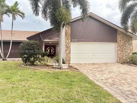 8541 NW 54th St, Lauderhill, FL 33351