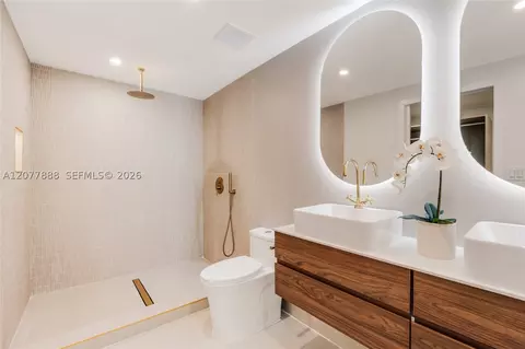 Bath - 8318 NE 3rd Ct, Miami, FL 33138 photo 4 of 10