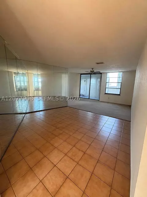 20500 W Country Club Dr #818, Aventura, FL 33180