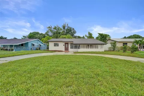6761 Pershing St, Hollywood, FL 33024