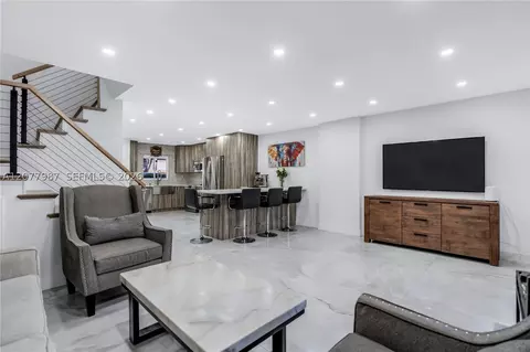 3321 Simms St #13B, Hollywood, FL 33021