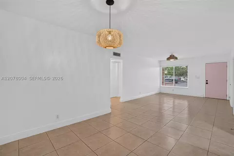 Living - 12840 SW 43rd Dr #176-B, Miami, FL 33175 photo 3 of 5