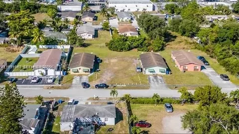 5649 SW 27th St, West Park, FL 33023