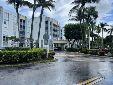 9725 NW 52nd St #109, Doral, FL 33178