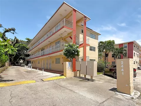 2441 NW 13th St #67, Miami, FL 33125