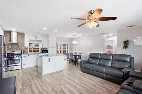8397 NW 25th Ct, Sunrise, FL 33322