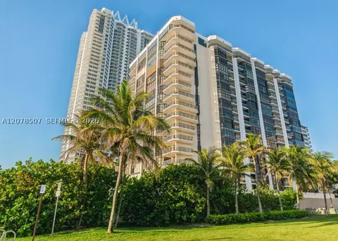 6423 Collins Ave #1702, Miami Beach, FL 33141