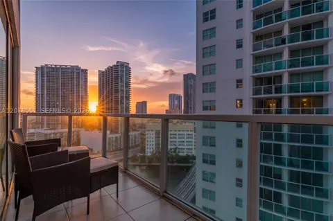 41 SE 5th St #1117, Miami, FL 33131