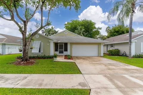 527 SE 27th Dr, Homestead, FL 33033