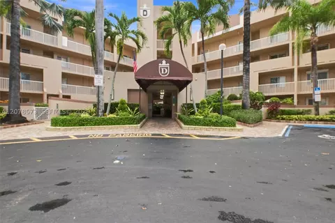 7647 Granville Dr #212, Tamarac, FL 33321