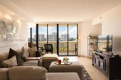 1000 W Island Blvd #1010, Aventura, FL 33160