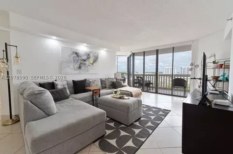 1000 W Island Blvd #1010, Aventura, FL 33160
