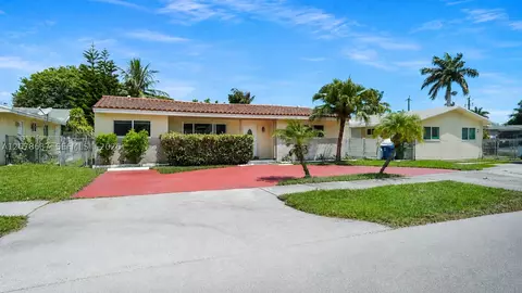 903 NE 2nd St, Hallandale Beach, FL 33009